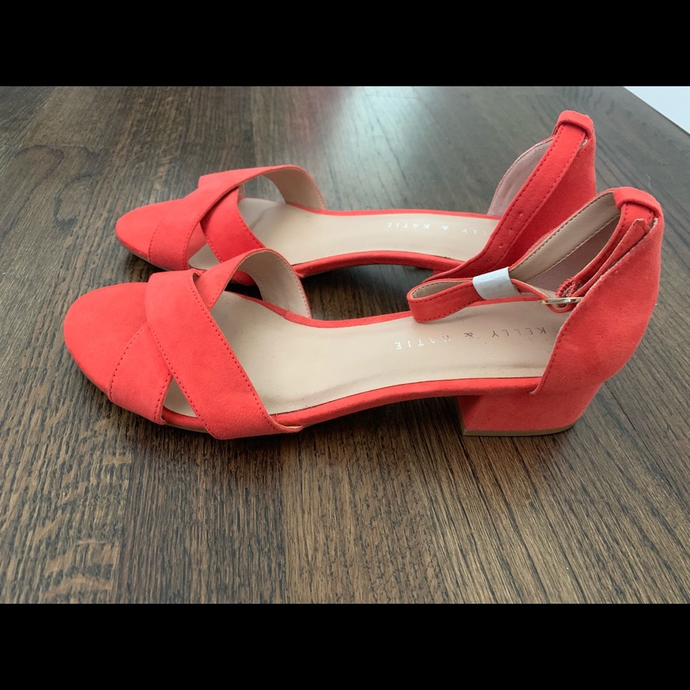 Low heel sandal